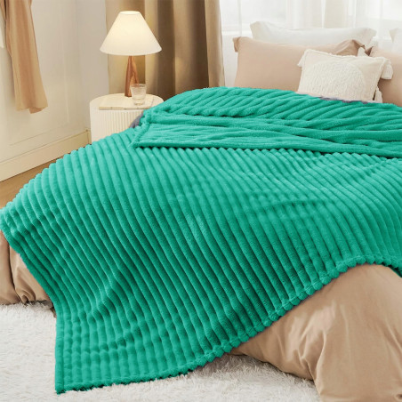 Gruby Koc 300g - zdobiony wytłaczanym wzorem - efekt 3D 200x220cm Szmaragd - 3 Gruby Koc 300g - zdobiony wytłaczanym wzorem - efekt 3D 200x220cm Szmaragd - 3