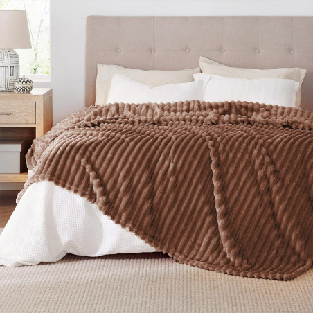 Gruby Koc 300g - zdobiony wytłaczanym wzorem -efekt 3D 200x220cm Brązowy - 10 Gruby Koc 300g - zdobiony wytłaczanym wzorem -efekt 3D 200x220cm Brązowy - 10