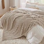 Gruby Koc 300g - zdobiony wytłaczanym wzorem - efekt 3D 200x220cm Jasny Beż - 11 Gruby Koc 300g - zdobiony wytłaczanym wzorem - efekt 3D 200x220cm Jasny Beż - 11