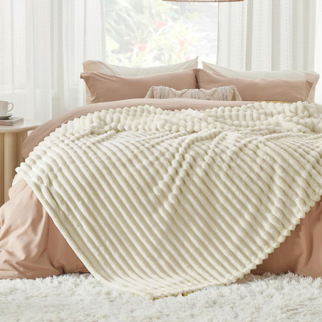 Gruby Koc 300g - zdobiony wytłaczanym wzorem z efektem 3D 200x220cm Kremowy - 10 Gruby Koc 300g - zdobiony wytłaczanym wzorem z efektem 3D 200x220cm Kremowy - 10