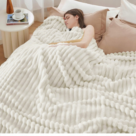 Gruby Koc 300g - zdobiony wytłaczanym wzorem z efektem 3D 200x220cm Kremowy - 11 Gruby Koc 300g - zdobiony wytłaczanym wzorem z efektem 3D 200x220cm Kremowy - 11